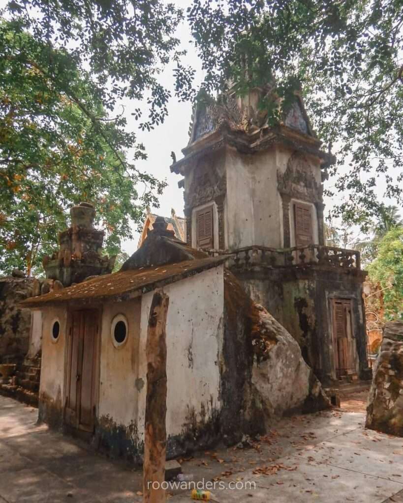 Ruin temple, Phnom Santuk, Cambodia - RooWanders