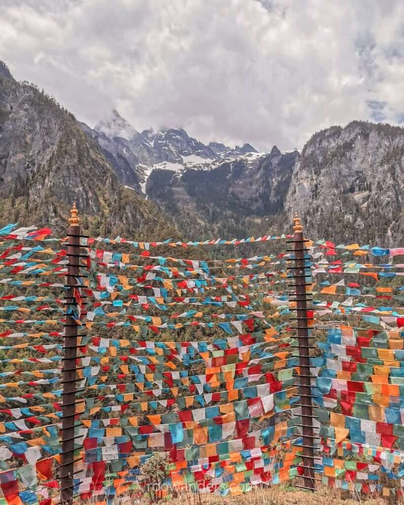 Balagezong 巴拉格宗大峡谷, Prayer Flags, China - RooWanders
