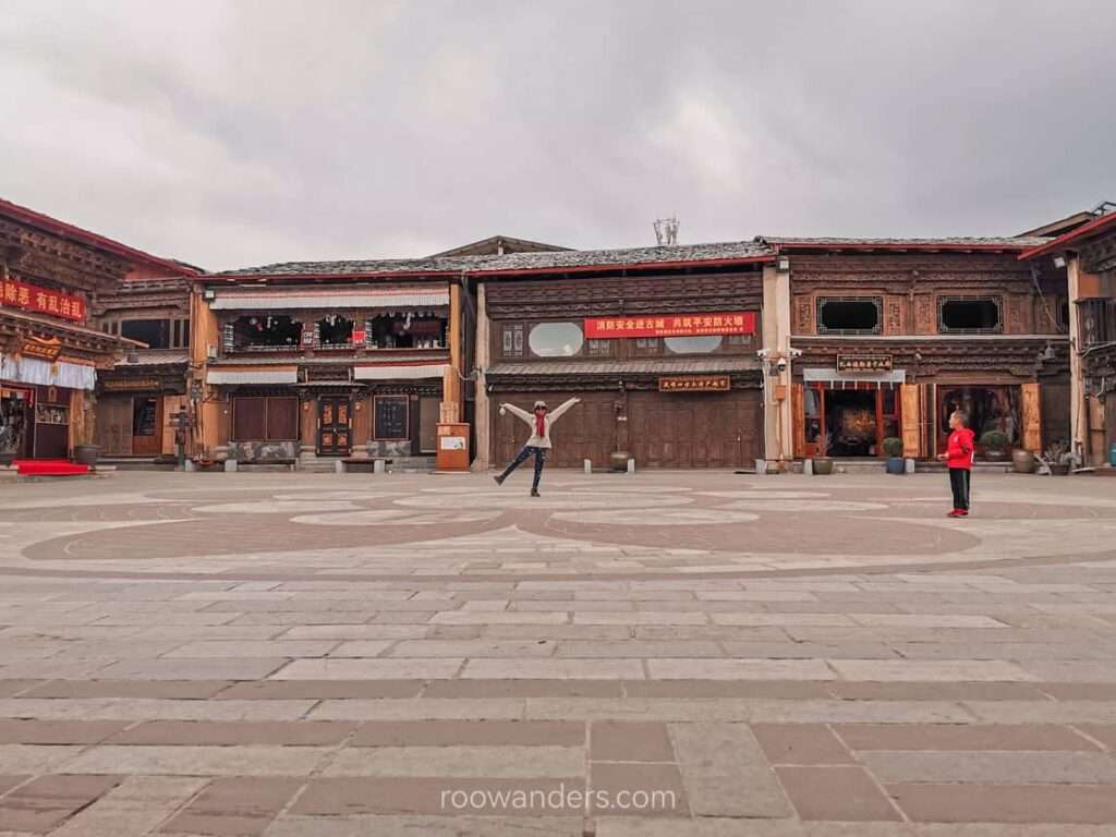 Sifang Street 四方街, Shangri La 香格里拉, China - RooWanders