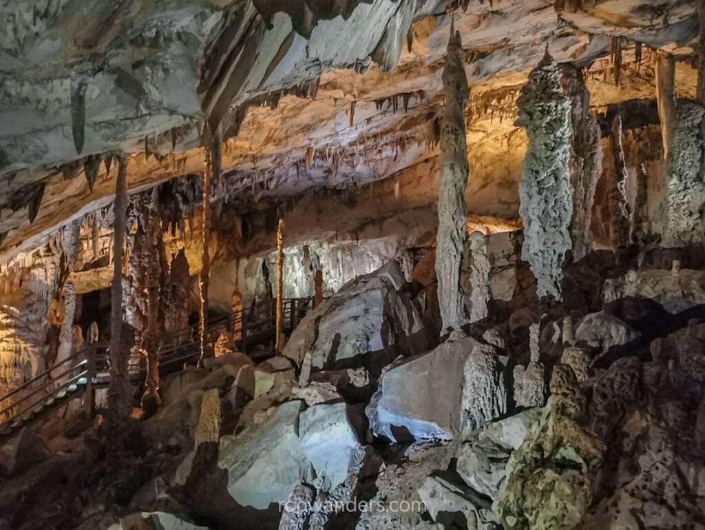 King's chamber, Wind Cave, Mulu National Park, Malaysia - RooWanders