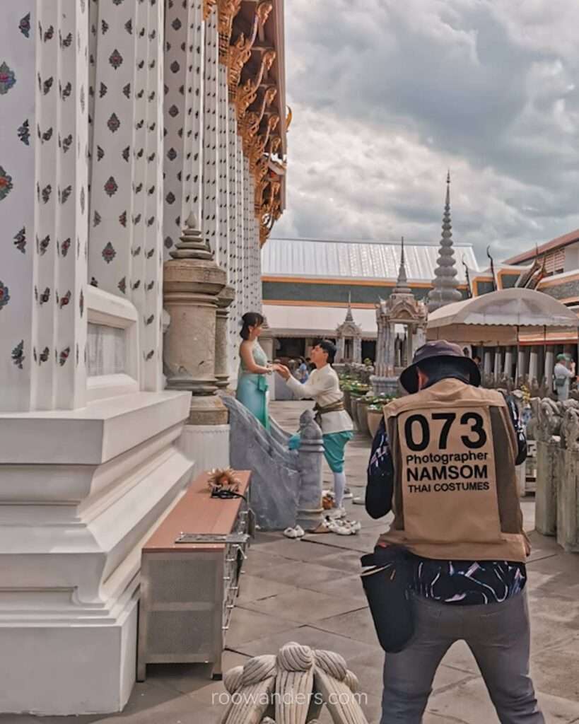 Bangkok Wat Arun couple taking photo, Thailand - RooWanders