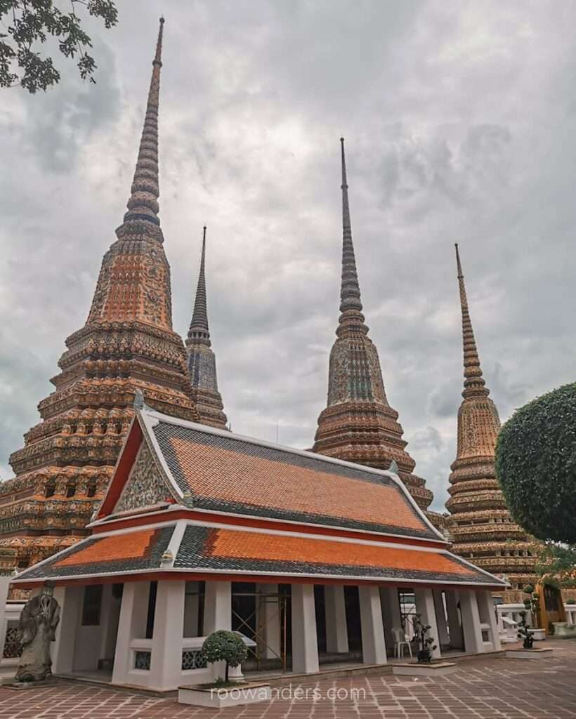 Bangkok Wat Pho Chedis, Thailand - RooWanders