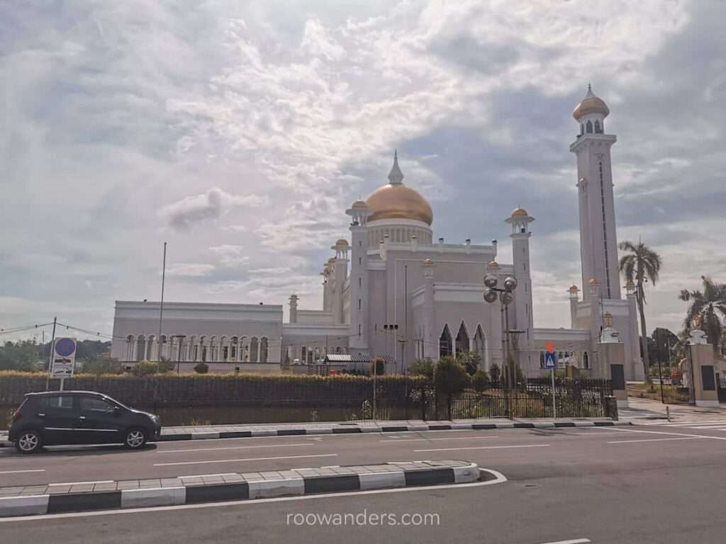 Brunei Omar Ali Saifuddien Mosque - RooWanders